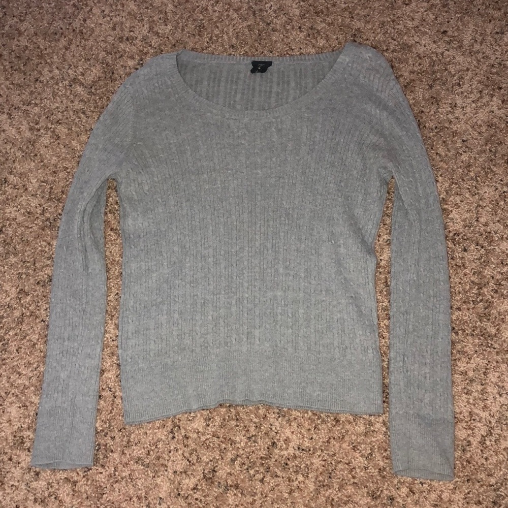 Long sleeve gray sweater